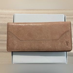 Frye Slim Bifold Flap Snap